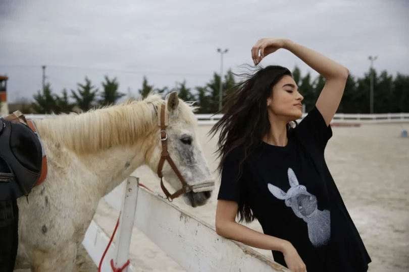 Donkey Love T-shirt 2056 - Image 3
