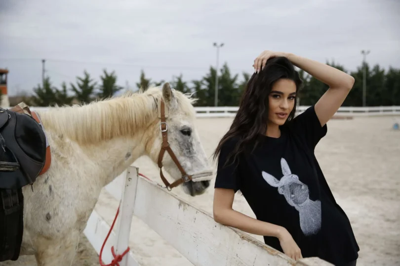 Donkey Love T-shirt 2056 - Image 4